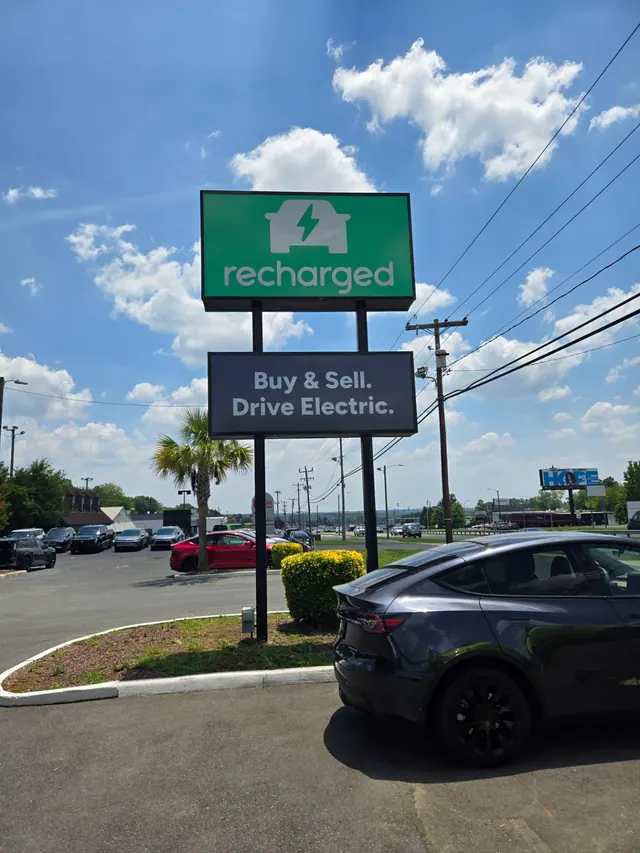Roadside recharged pylon sign with the message Buy & Sell. Drive Electric.